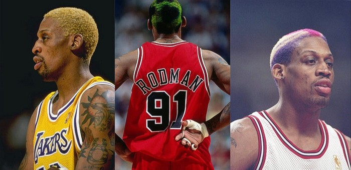 10. Dennis Rodman: Nếu Taribo West còn thưa thớt tóc trên đầu thì chuyên gia rebound Dennis Rodman có đầy đủ tóc nhưng cố ý sơn màu lên tóc mình. Rodman có một sự nghiệp hiển hách với 5 lần vô địch NBA, trong đó có 3 lần cùng Michael Jordan của Chicago Bulls. Tuy nhiên ngoài đời ông là một người lập dị, có thái độ bất cần đời (hệ quả của một tuổi thơ không hạnh phúc và chứng tự kỷ) và đó là lý do giải thích vì sao ông hay sơn màu tóc của mình. Điều gây ngạc nhiên là huyền thoại lập dị này đã từng hẹn hò với 2 nữ danh ca Toni Braxton và Madonna.